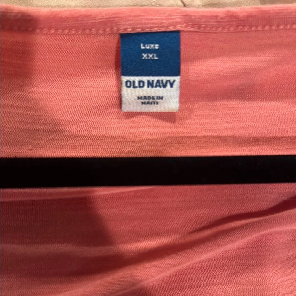 👗Bundle 5/$25👗 Women's Pink V-Neck Top - Picture 2 of 2